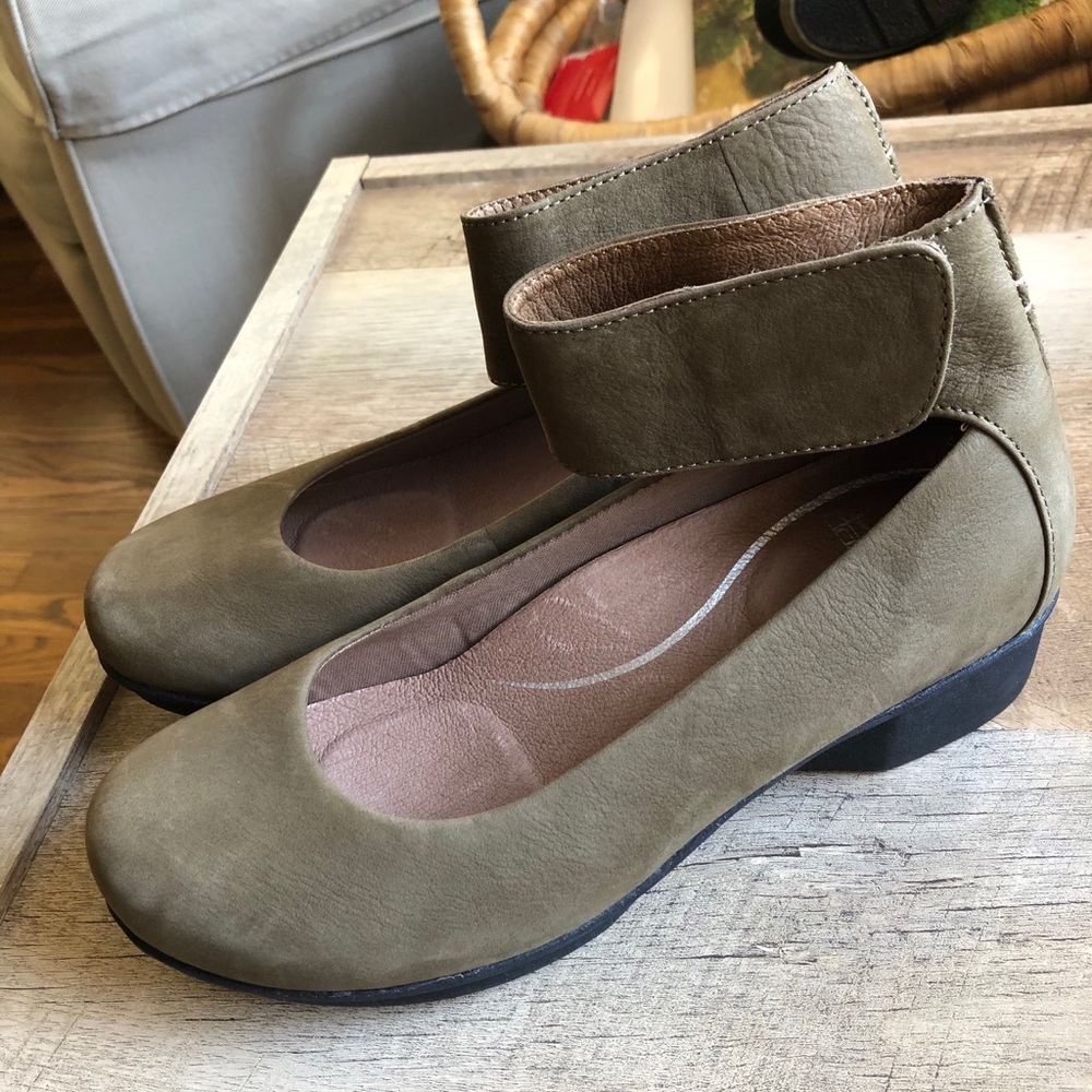 Dansko Women's Lulu Mary Jane Flat